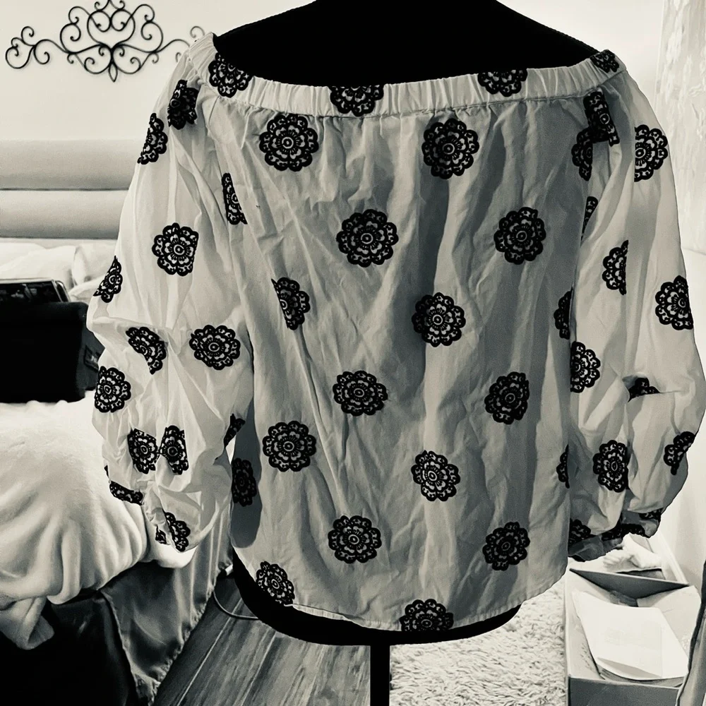 Anthropologie Maeve White & Black Puff Sleeve Blouse
